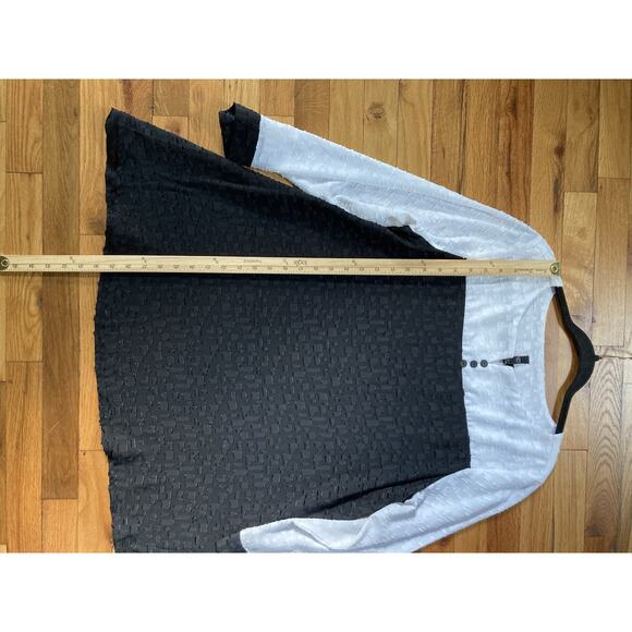 By JJ Textured Black White Long Sleeve Tunic Top Lagenlook Wednesday Size Small - Picture 7 of 8